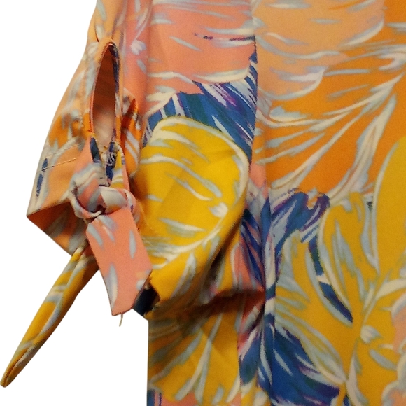 Caribbean Joe - Tropical Floral Pattern, Short Sleeve W/ Tie Accent, Size Medium - Picture 11 of 13